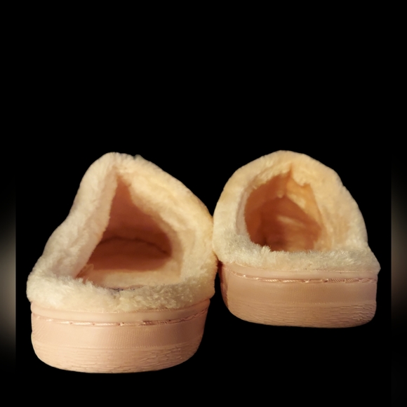 Lot of Two Women's Indoor/Outdoor Slippers Size Small 5-6 - Picture 10 of 10